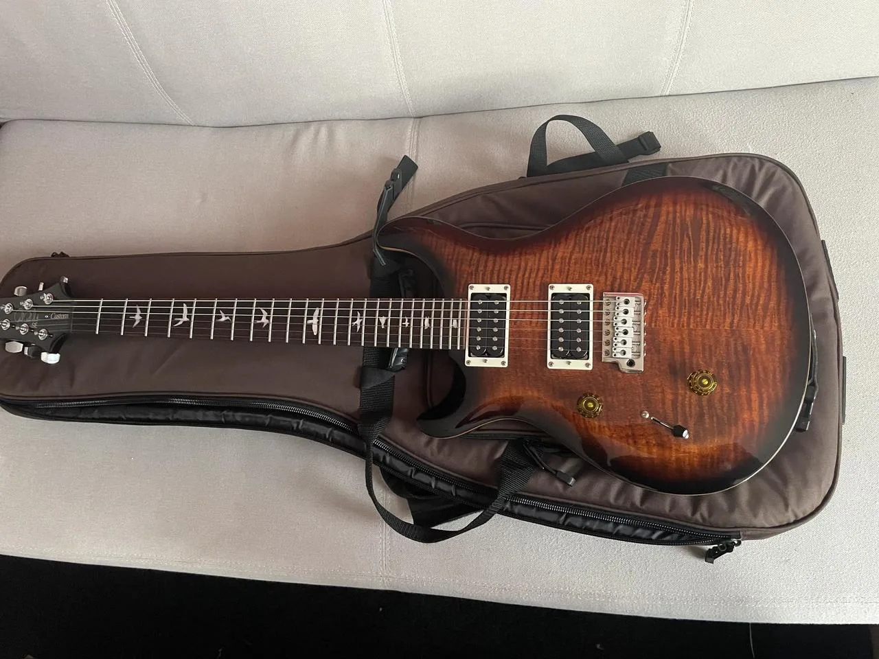 PRS SE Custom 24 – levoruká Gold Burst Black