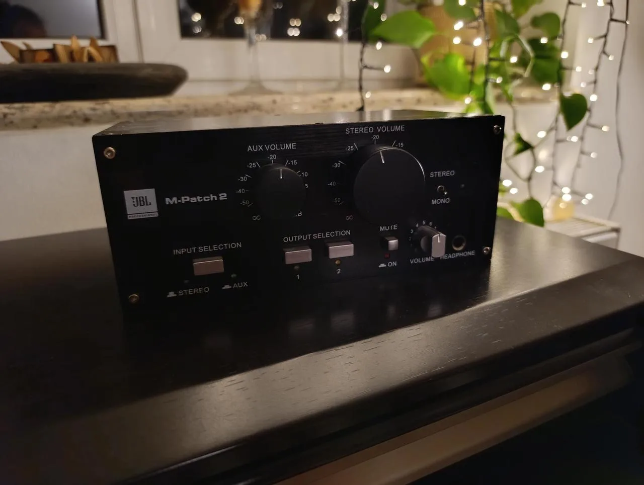 JBL M-Patch 2 – Pasivní mikrofonní a studiový kontroler