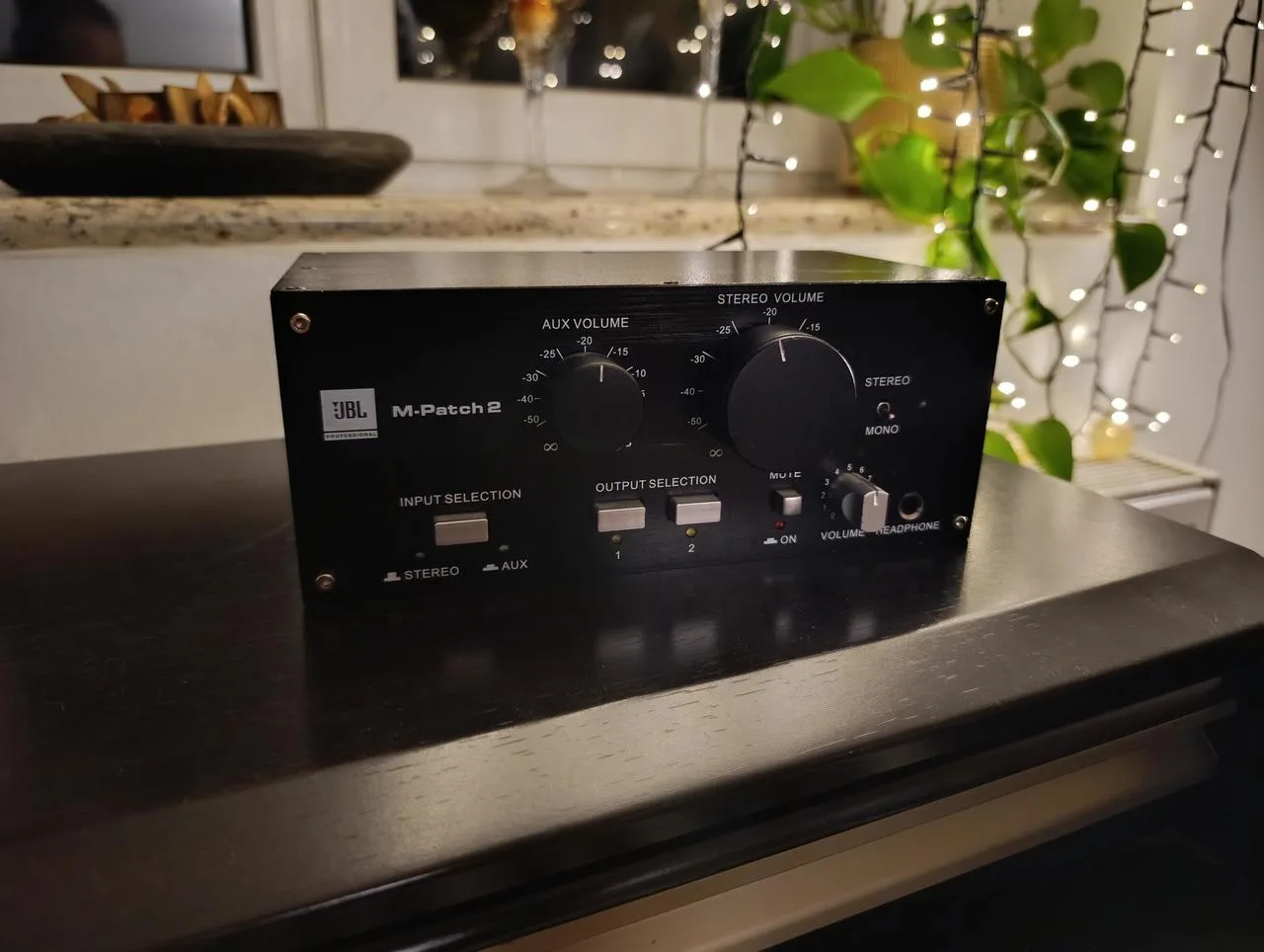 JBL M-Patch 2 – Pasivní mikrofonní a studiový kontroler