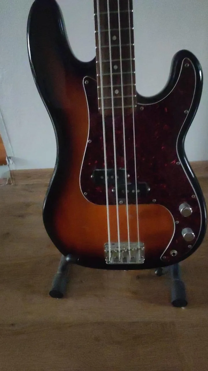 Prodám basu Squier by Fender Affinity P-Bass