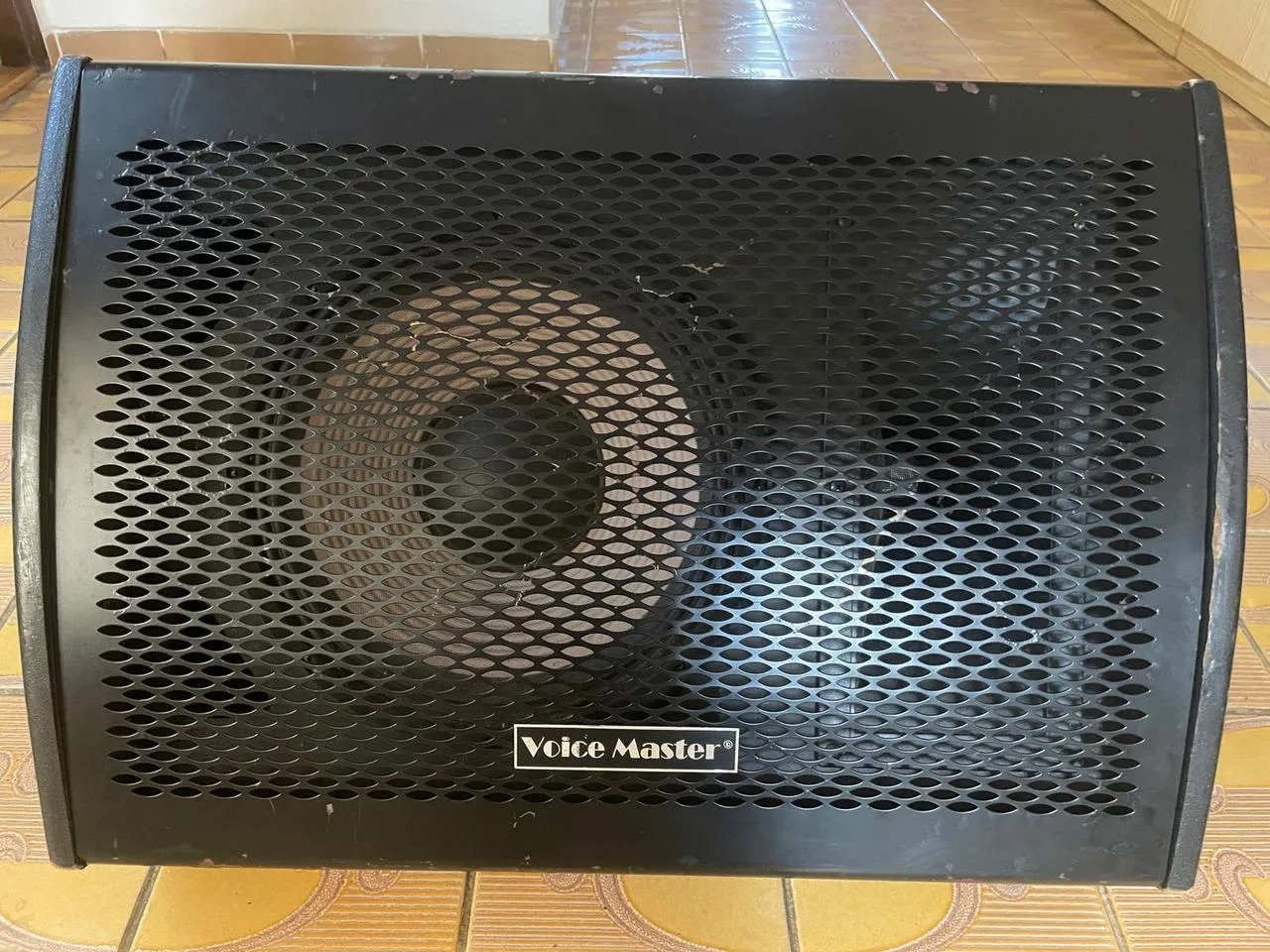 Prodám 2ks pódiových odposlechů VOICE MASTER VM-412M