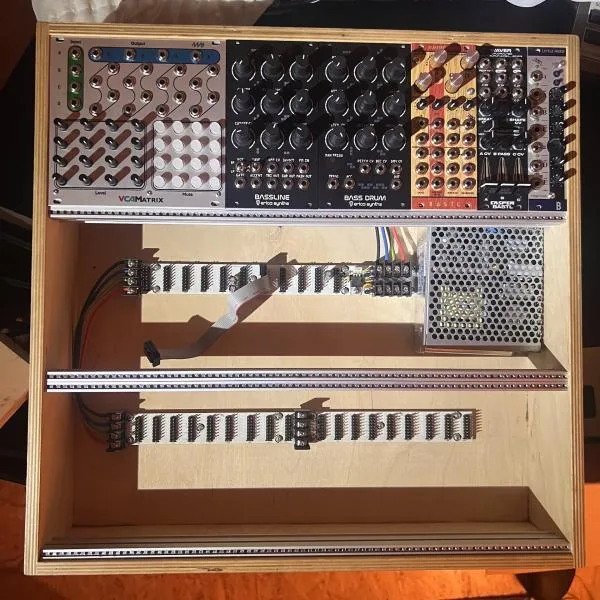 Bastl Instruments Powered 76 hp 9U
