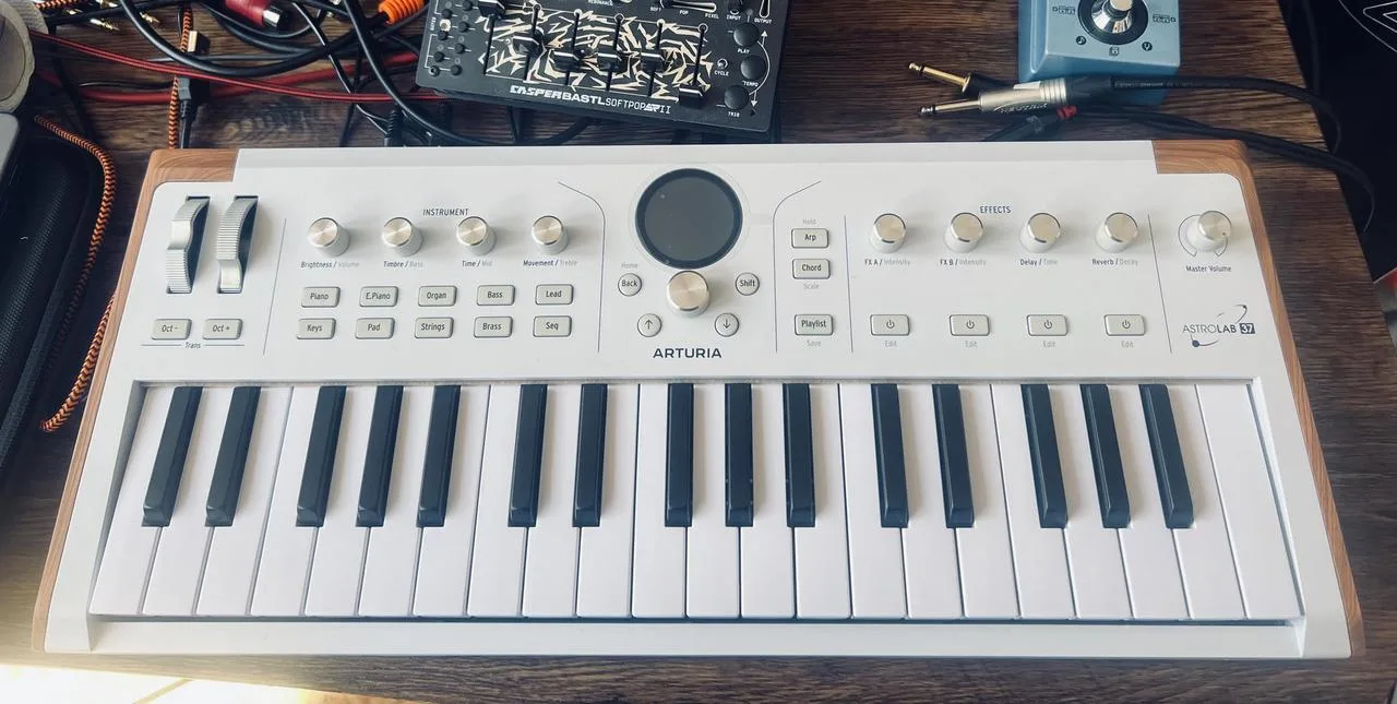Arturia Astrolab 37