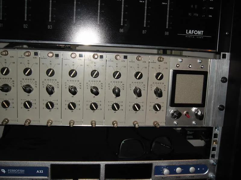 SIEMENS SITRAL MIC 8 kanálový předzesilovač    S L E V A