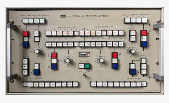 KLEIN HUMMEL UE1000 analogové, masterigové korekce