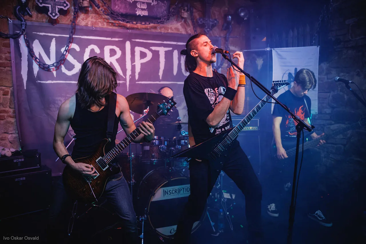 METALOVÁ KAPELA HLEDÁ ZPĚVÁKA