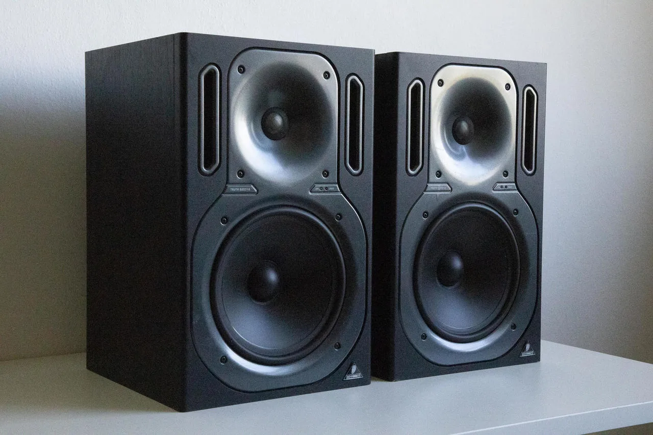 Behringer TRUTH B2030A