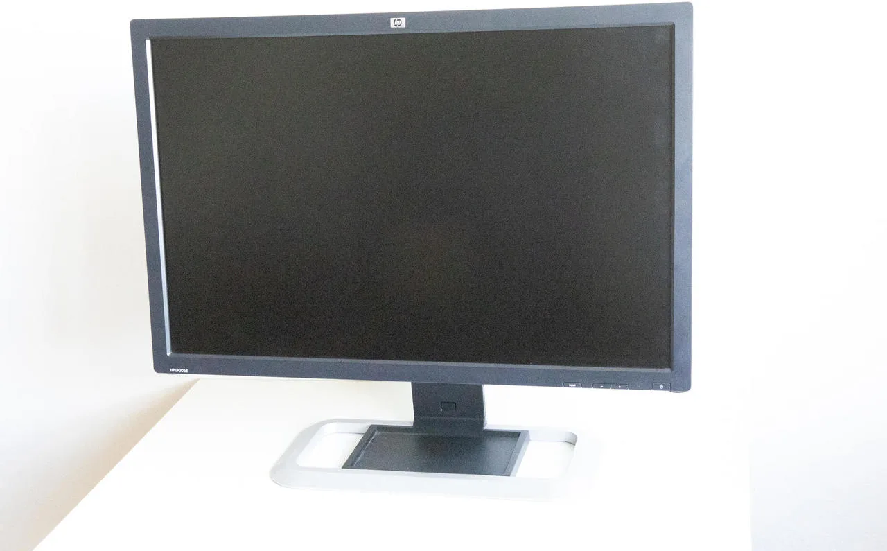 HP LP3065 – 30" profesionální IPS monitor (komplet set)