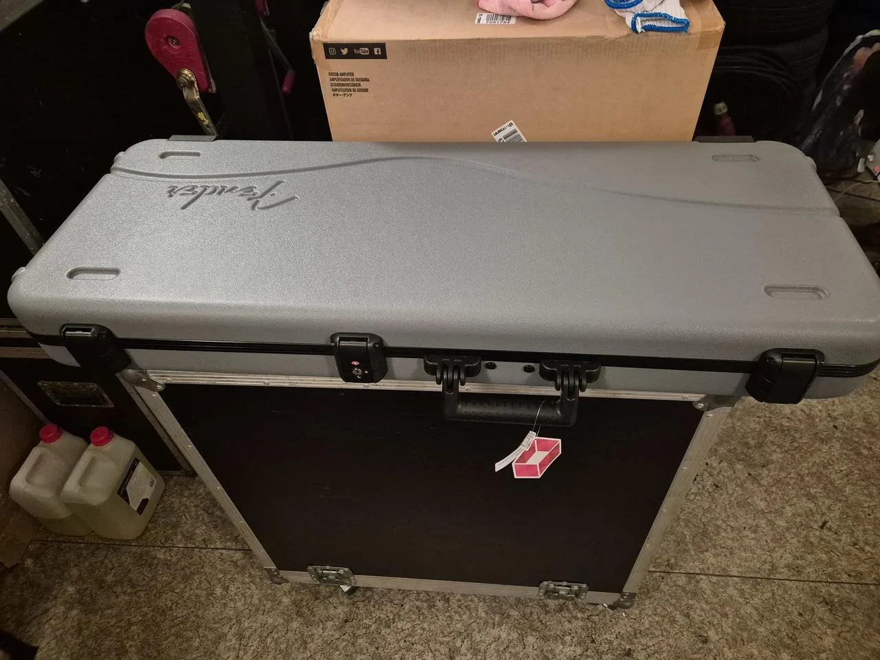 Fender Deluxe Molded Case - Stratocaster/Telecaster