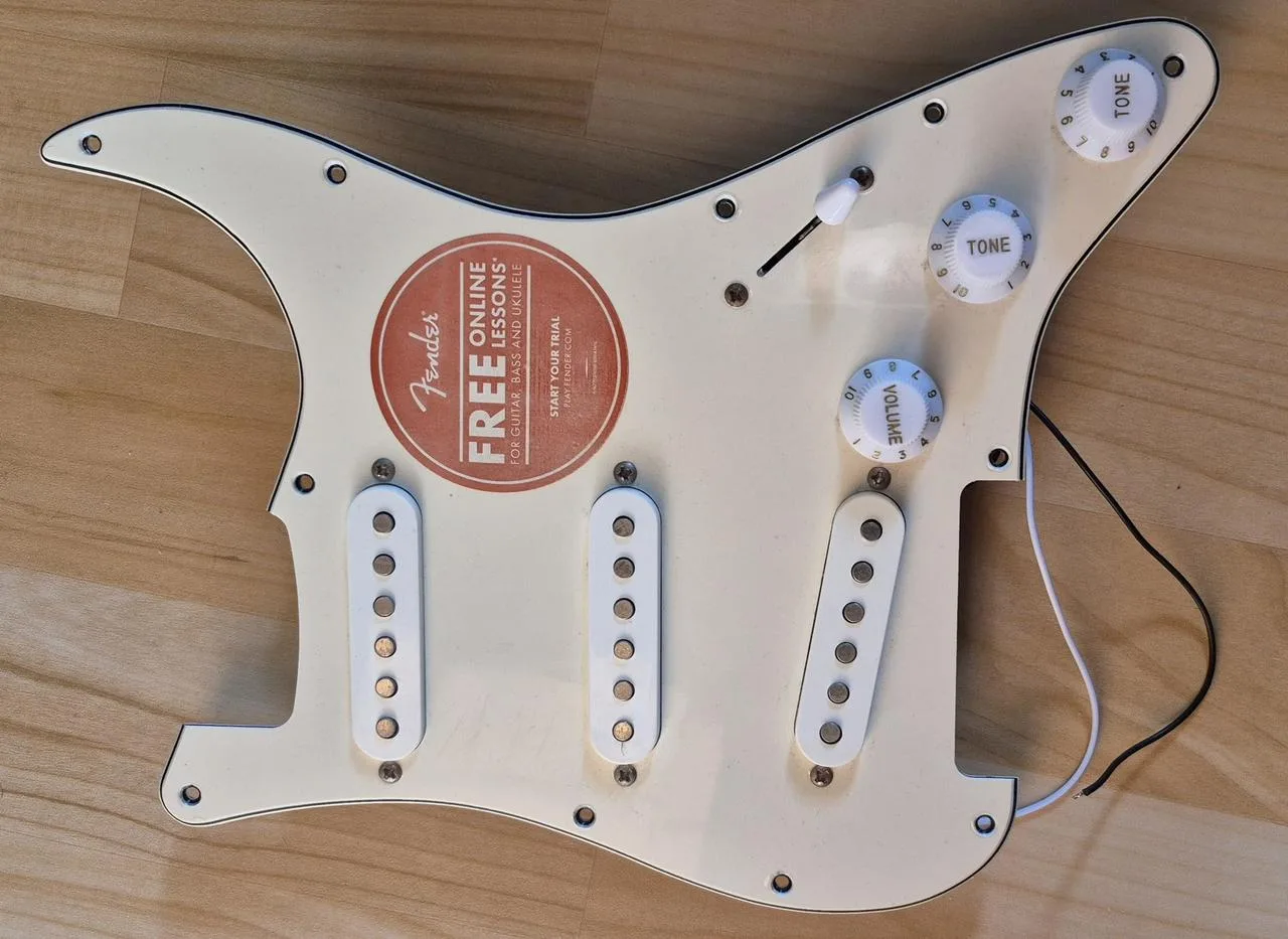 Prodám loaded pickguard stratocaster