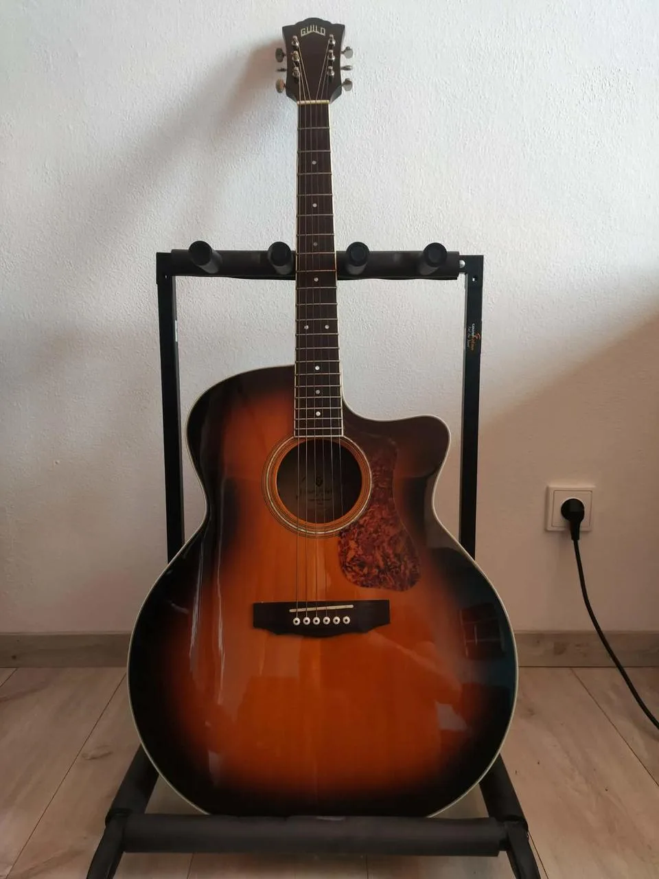 Guild F-250CE Deluxe