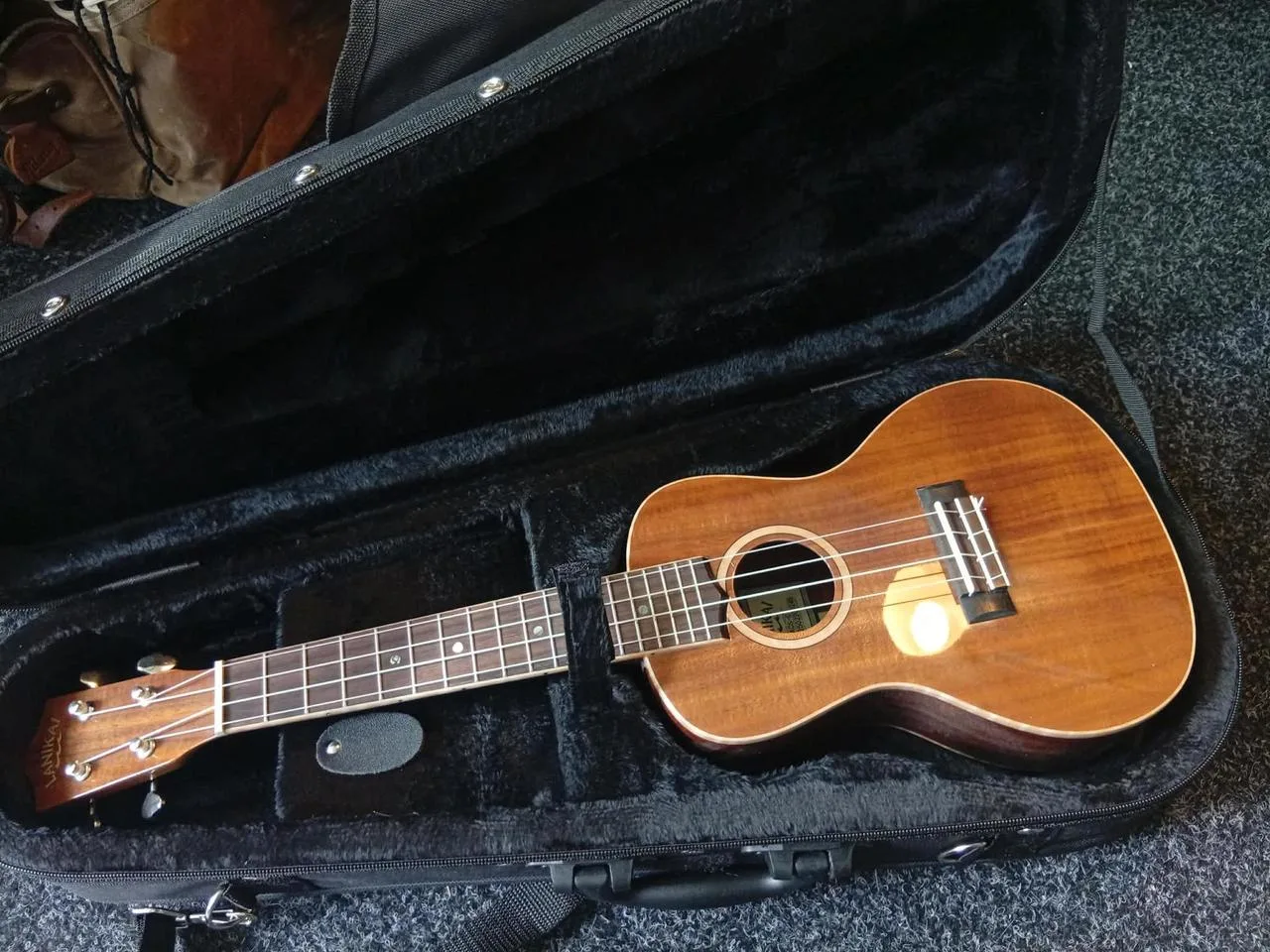 Celomasivní Ukulele lanikai acs-c, nové v záruce