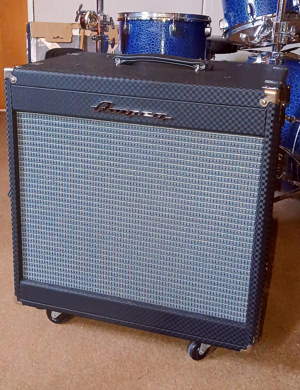 BASOVÝ BOX AMPEG PF115HE