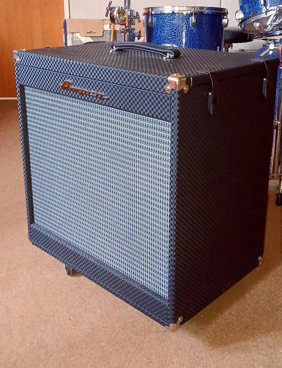 BASOVÝ BOX AMPEG PF115HE