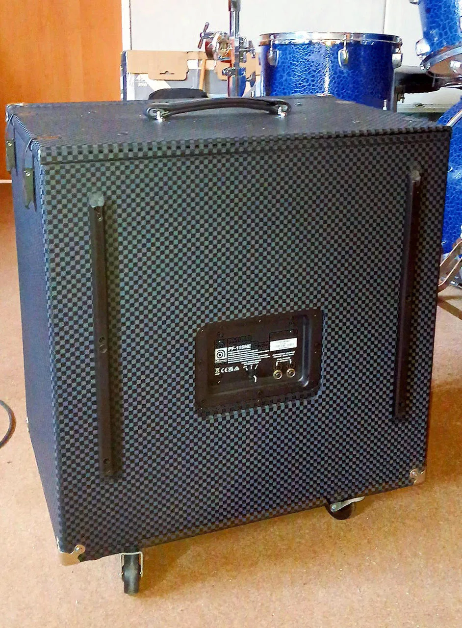 BASOVÝ BOX AMPEG PF115HE