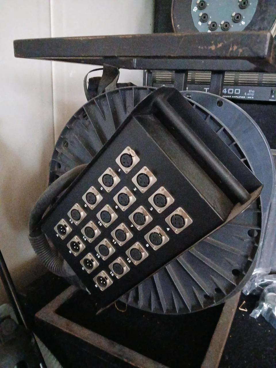 Párový kabel 30 metrů na bubnu, 20 žil, 16 vstupů, 4 výstupy