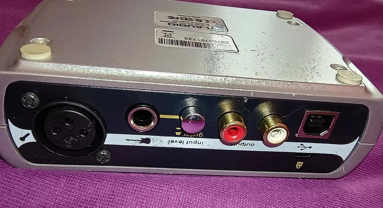 FAST  TRACK  guitar  mic recording interface  M-AUDIO