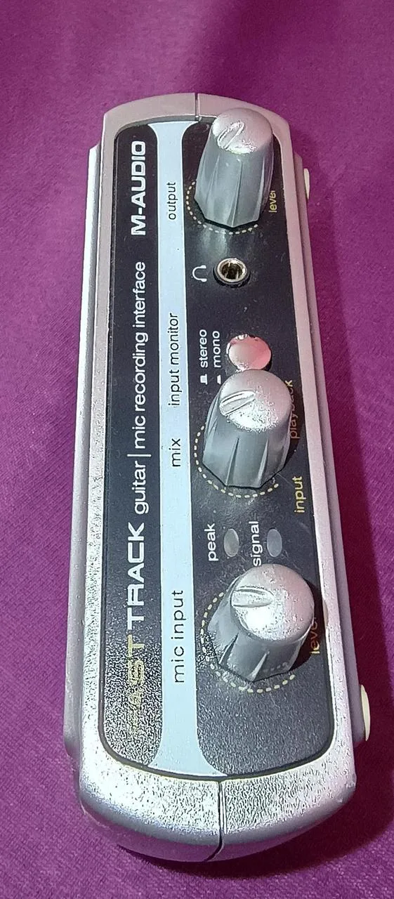 FAST  TRACK  guitar  mic recording interface  M-AUDIO