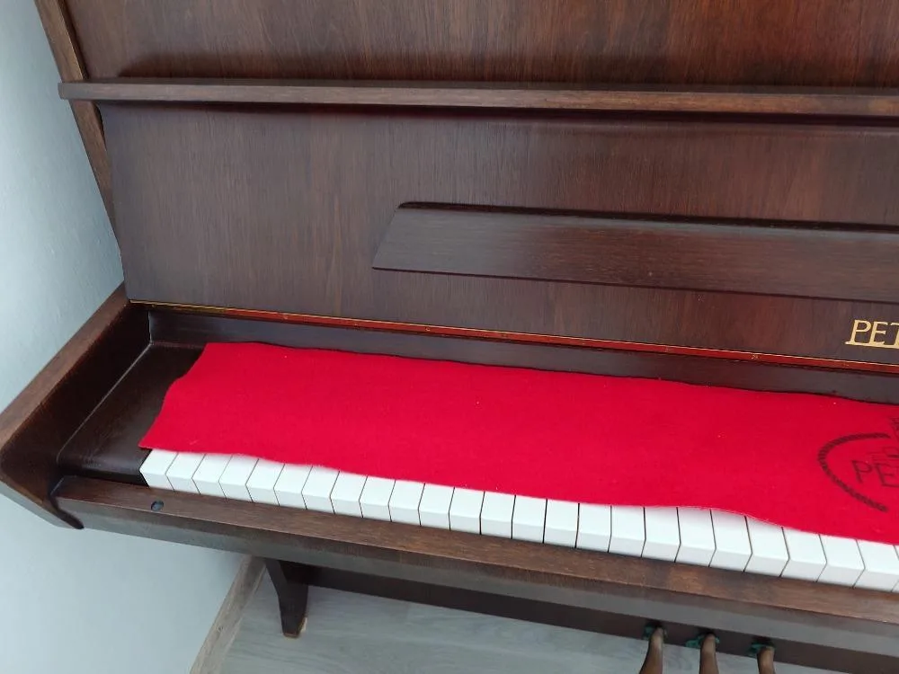 Pianino PETROF (mod.115 III) - Po gen. opravě, jasný původ