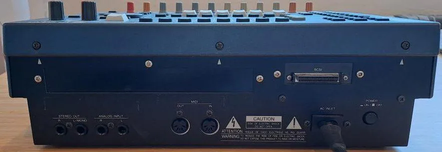 Yamaha SU-700 sampler