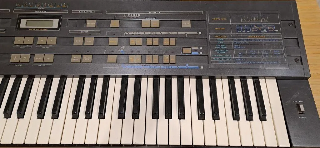 Casio CZ-3000 (rezervace)
