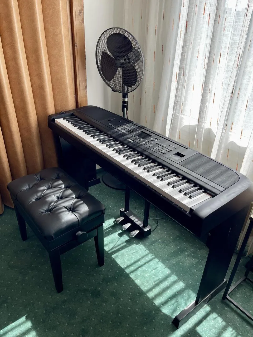 Stage piáno Yamaha DGX670B