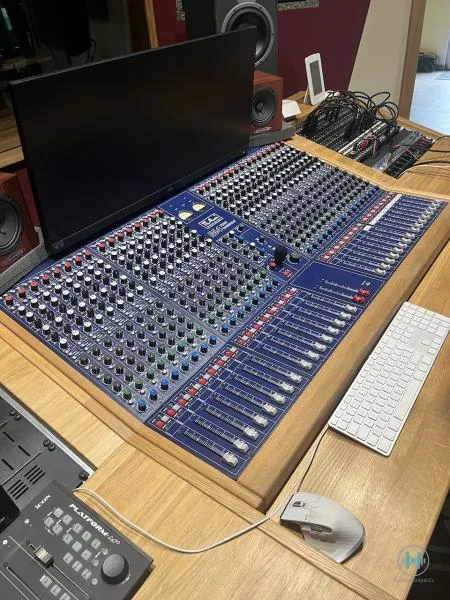 TL Audio M4 – 32kanálový lampový mixážní pult
