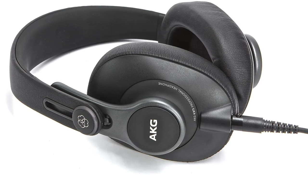 AKG K371