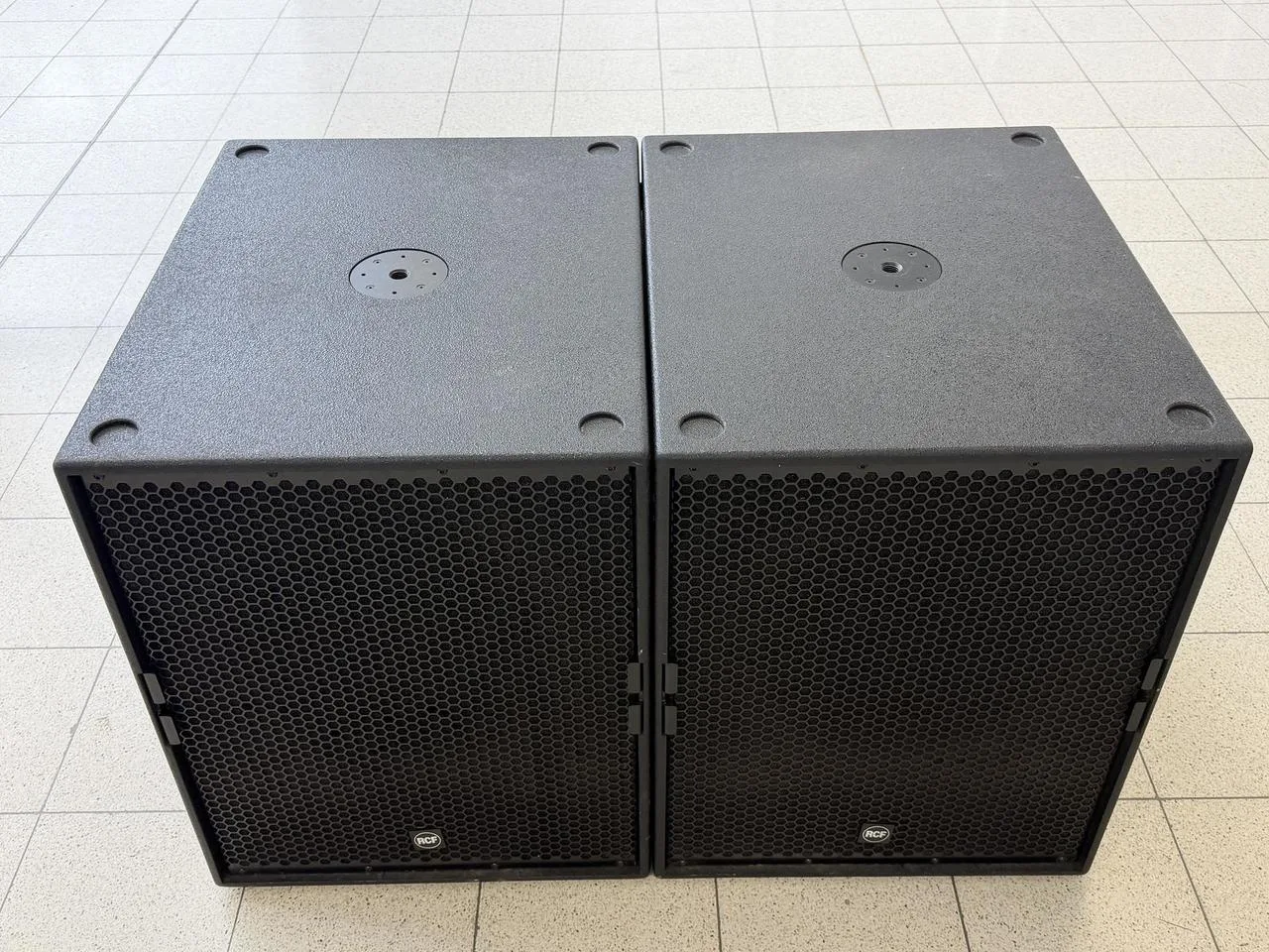 Prodám subbasy RCF 9004as - 2ks