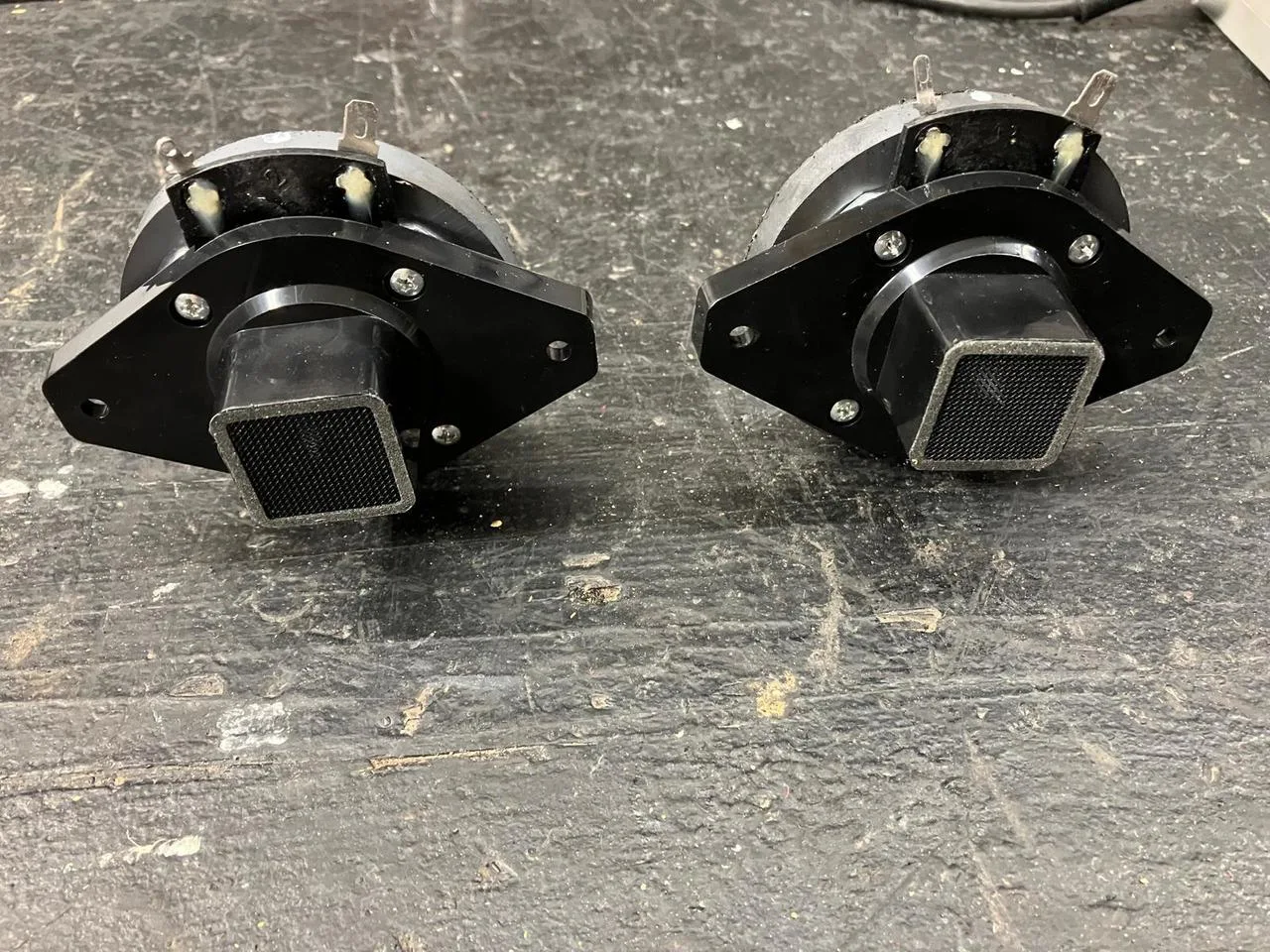 Prodám 2x  drivery 1" 40w 8ohm z Yamaha stagepas 500