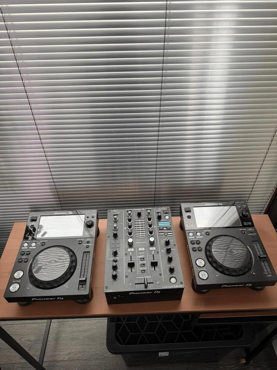 Prodám Pioneer XDJ-700 a DJM 450