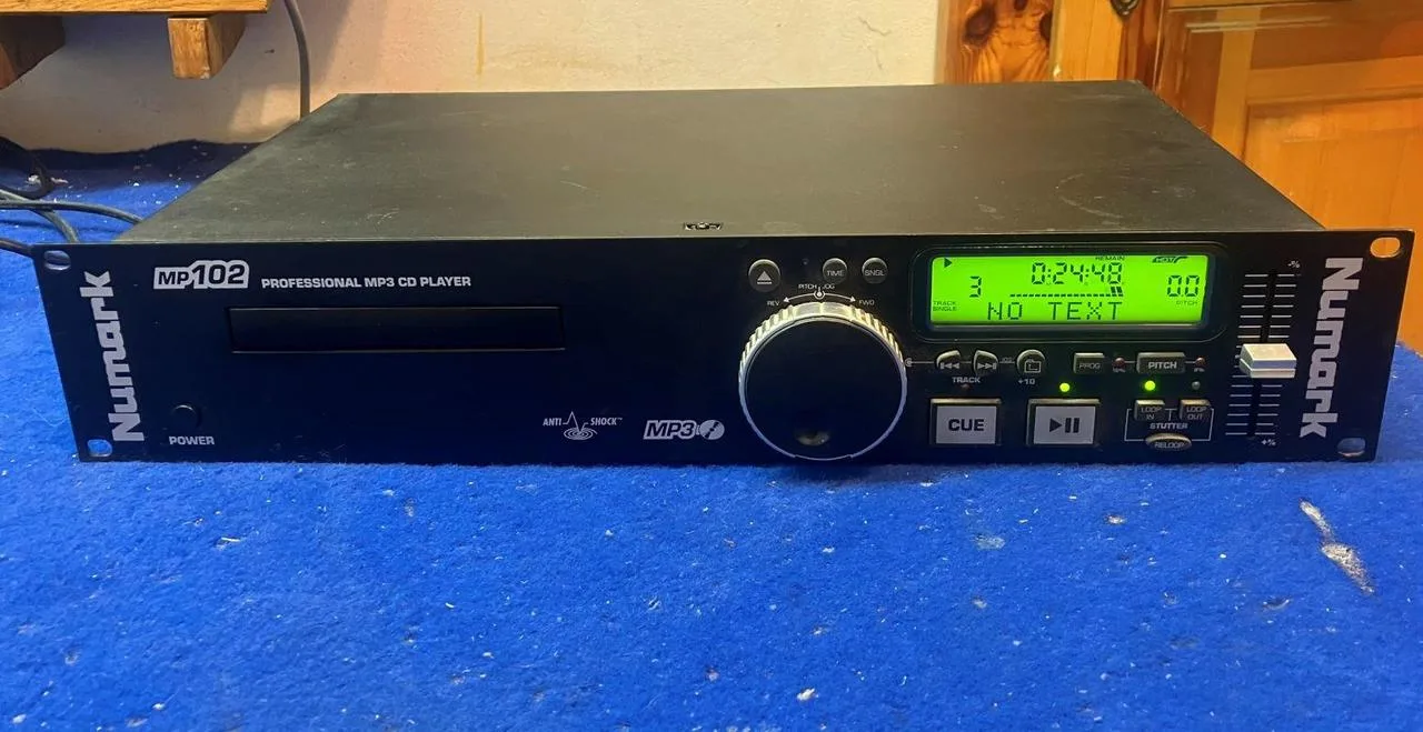 MP3 CD přehrávač Numark MP 102