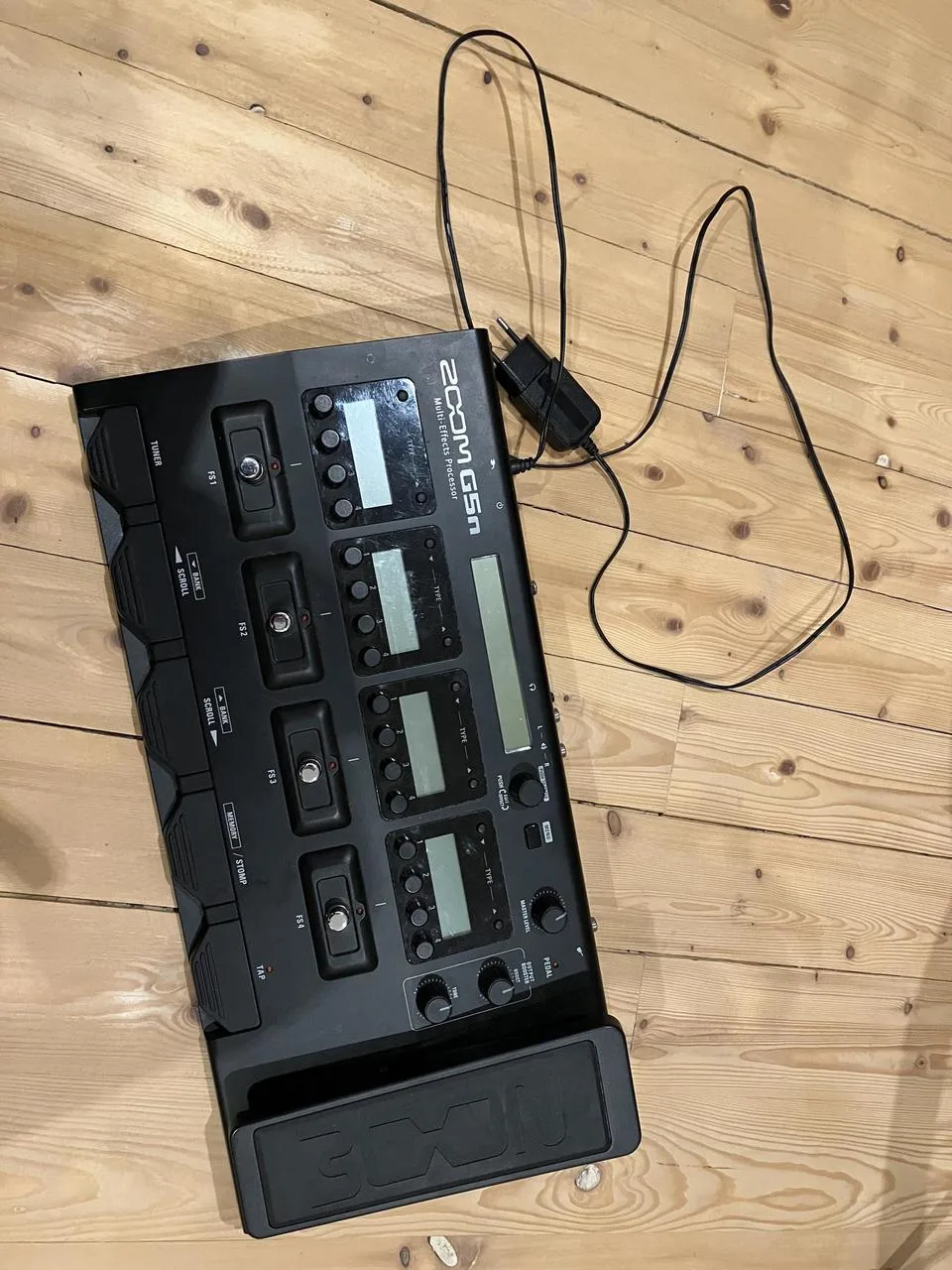Prodám multiefekt ZOOM G5n