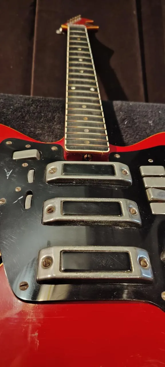 Koupím originální kobylku a pickguard Jolana Tornádo