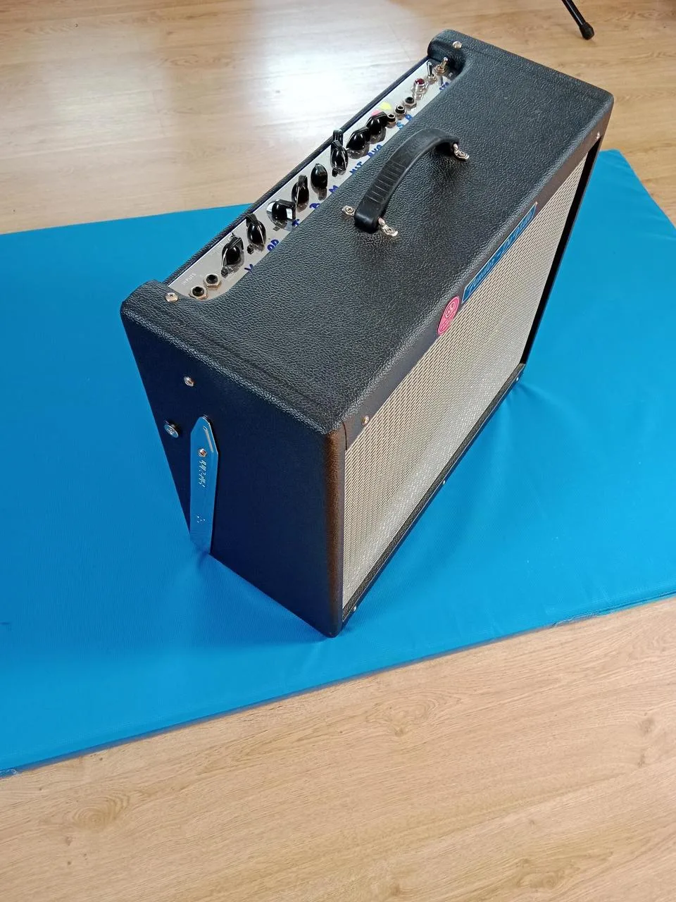 Prodám / Vyměním  Fender DeVille 212