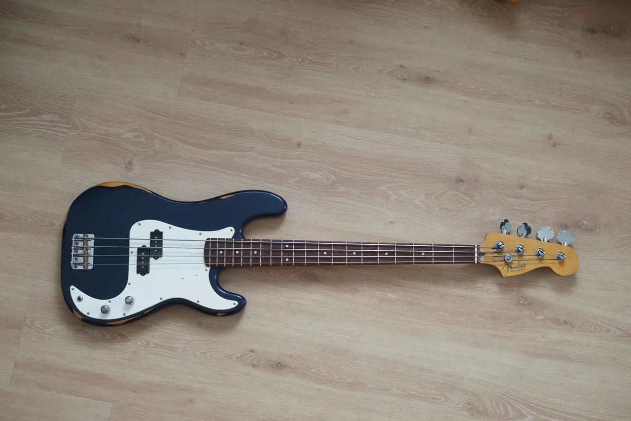 Squier Precision "Custom Relic"