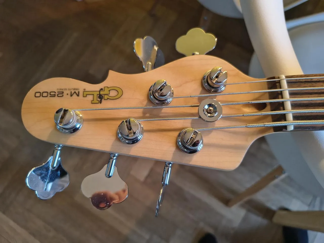 Prodám G&L Tribute M-2500