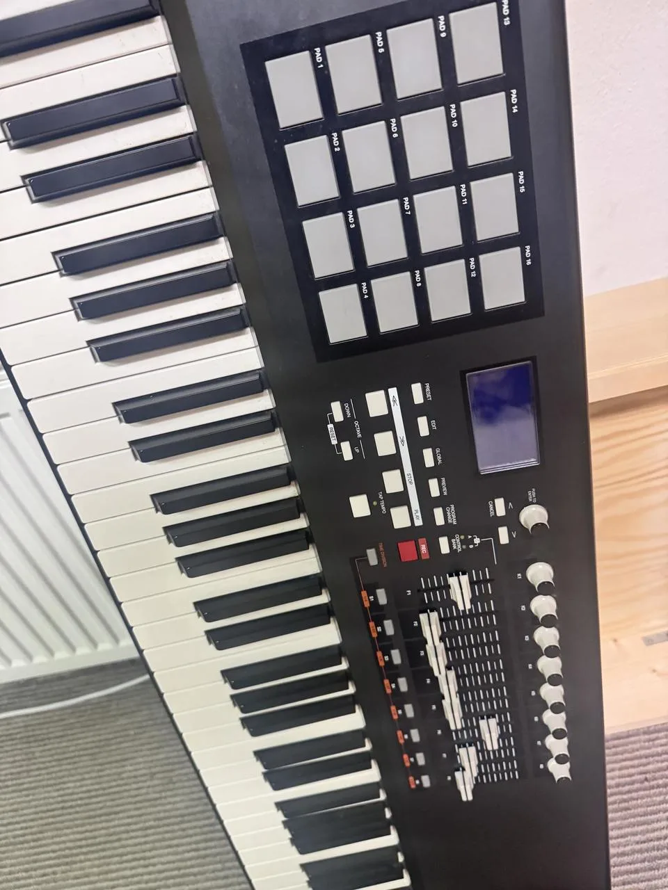 Akai MPK88 midi