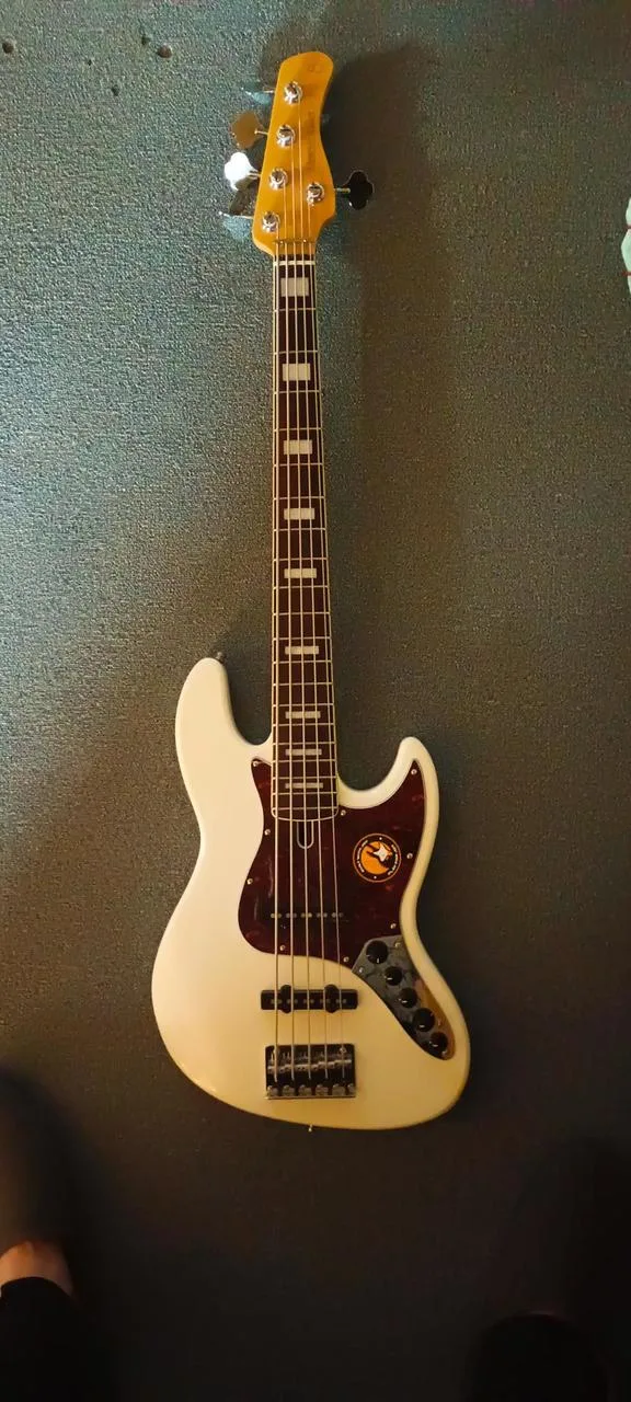 Marcus Miller V7