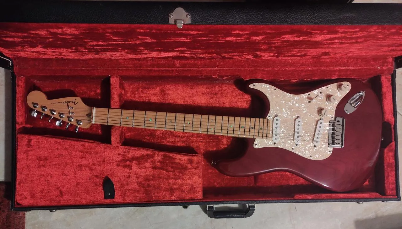 STRATOCASTER DELUXE 1999