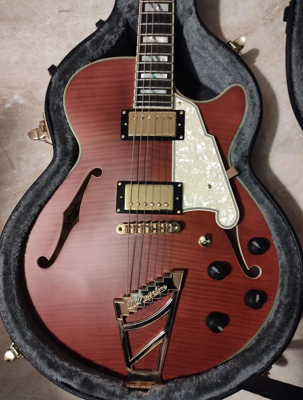 D'Angelico Deluxe DLX SSTP Semi-Hollow Single Cutaway