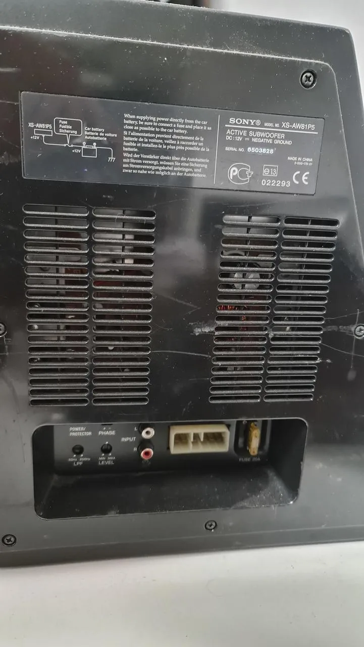 Masakr aktivní subwoofer do auta SONY XS-AW 81P