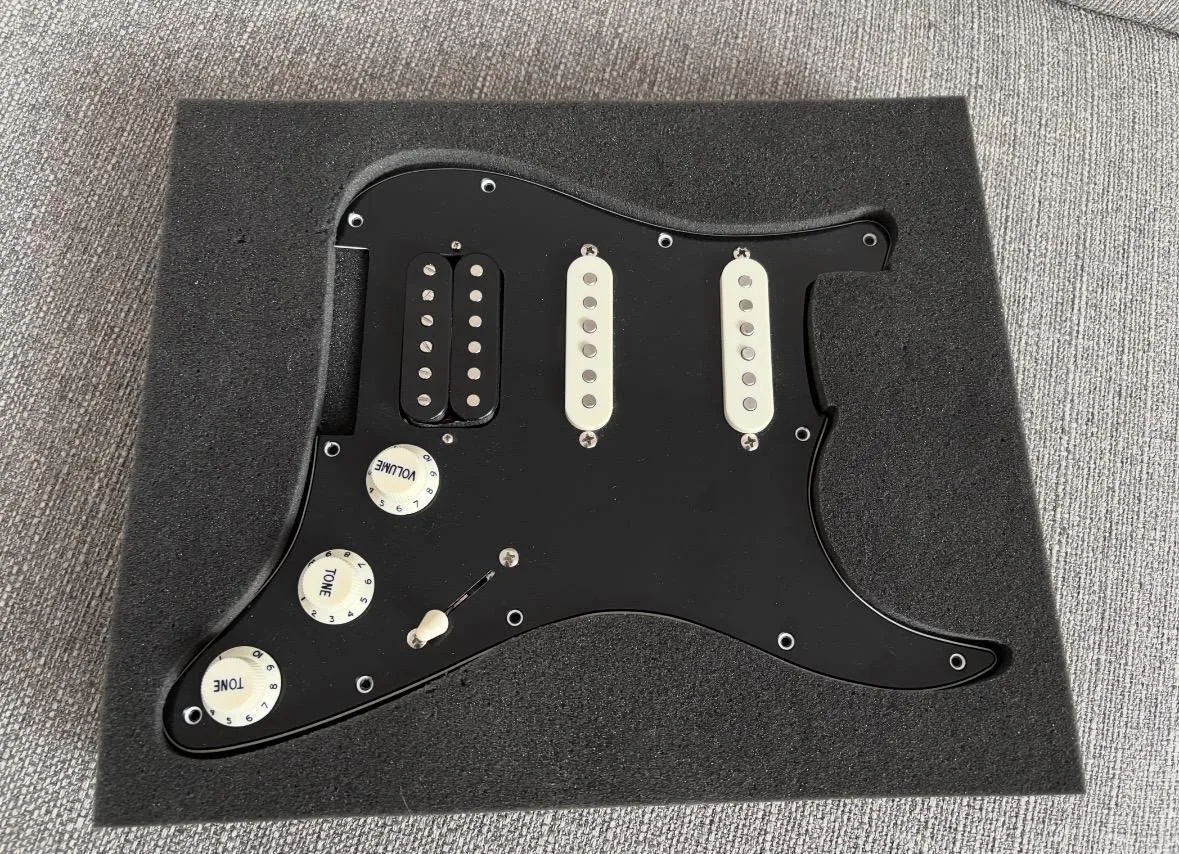 Squier Classic Vibe HSS (pickguard)