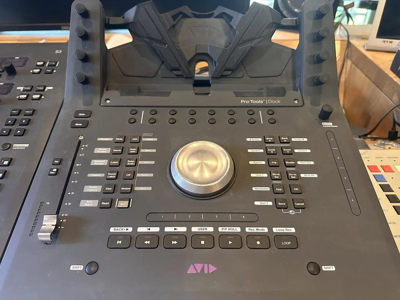 Avid Dock