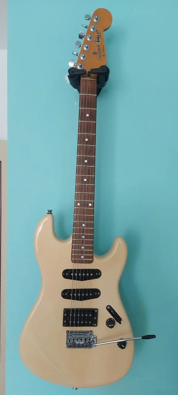 Squier Bullet Stratocaster Made in Korea 1989 + pouzdro
