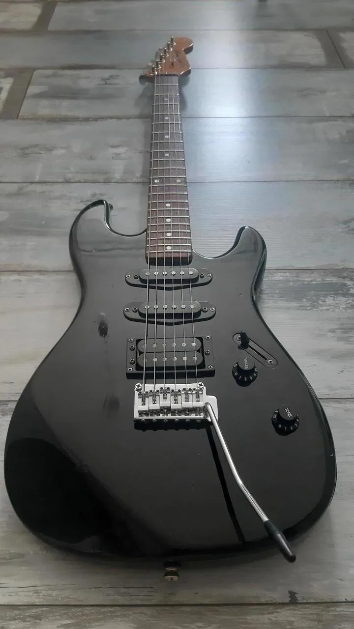 Squier Bullet Stratocaster Made in Korea 1989 + pouzdro