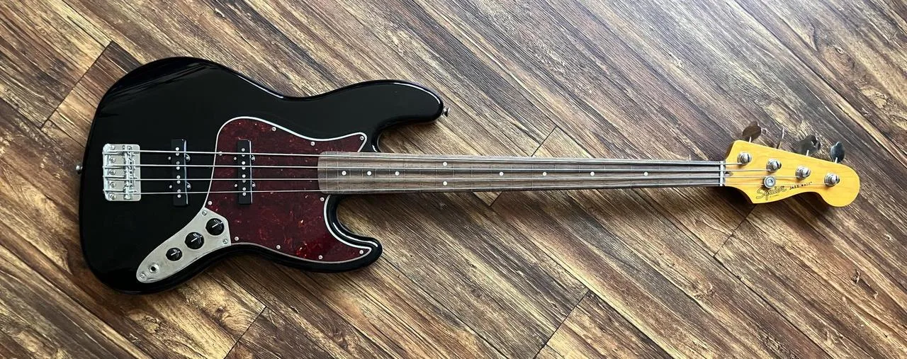 Squier Classic Vibe ‘60s Jazz Bass Fretless – TOP stav