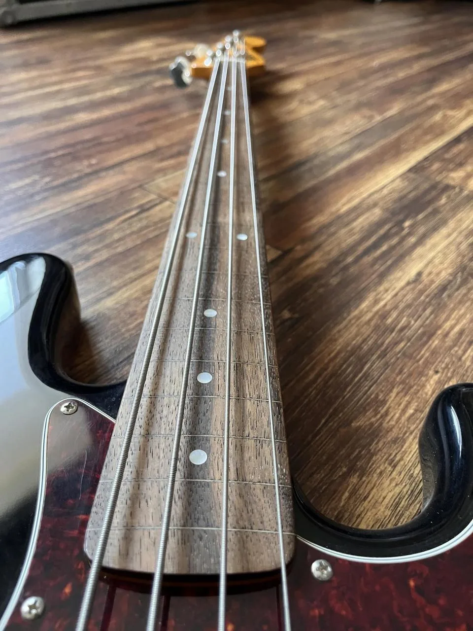 Squier Classic Vibe ‘60s Jazz Bass Fretless – TOP stav