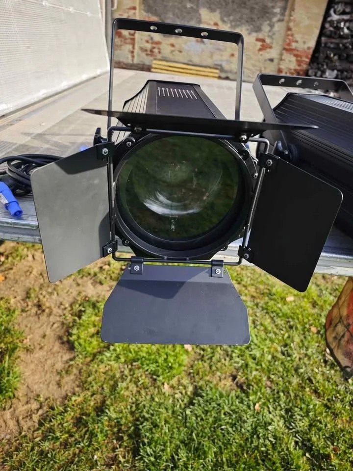 Shehds Led 200W COB liber Zoom