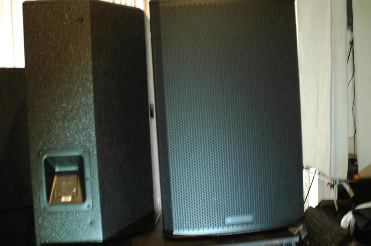 dB LVX P15, zesilovač Dynacord SL900, mix CMS600-3